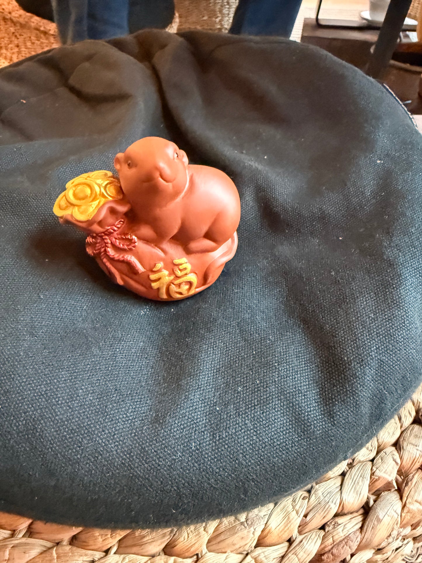 Rat red tea pot