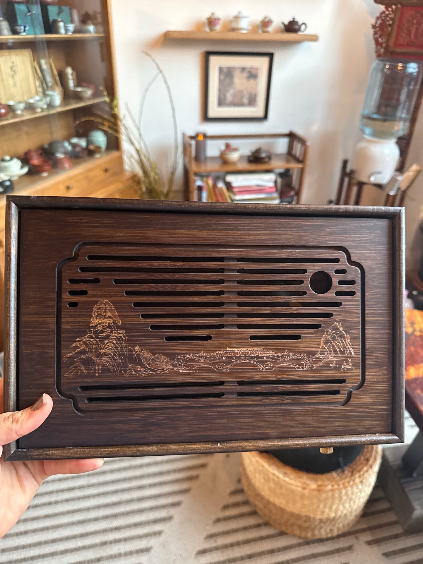 Small mountain drain table